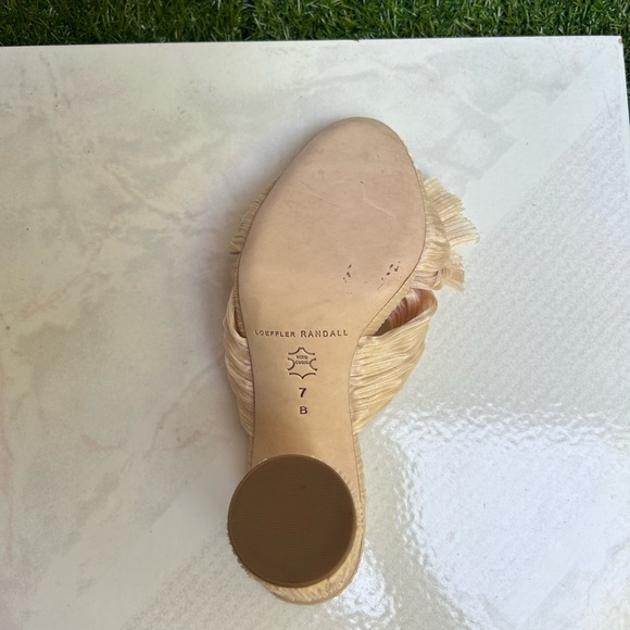 LOEFFLER RANDALL 
Women Penny Pleated Bow
Heel Almond size 7 SINGLE SHOE
$395.00 - Picture 7 of 9